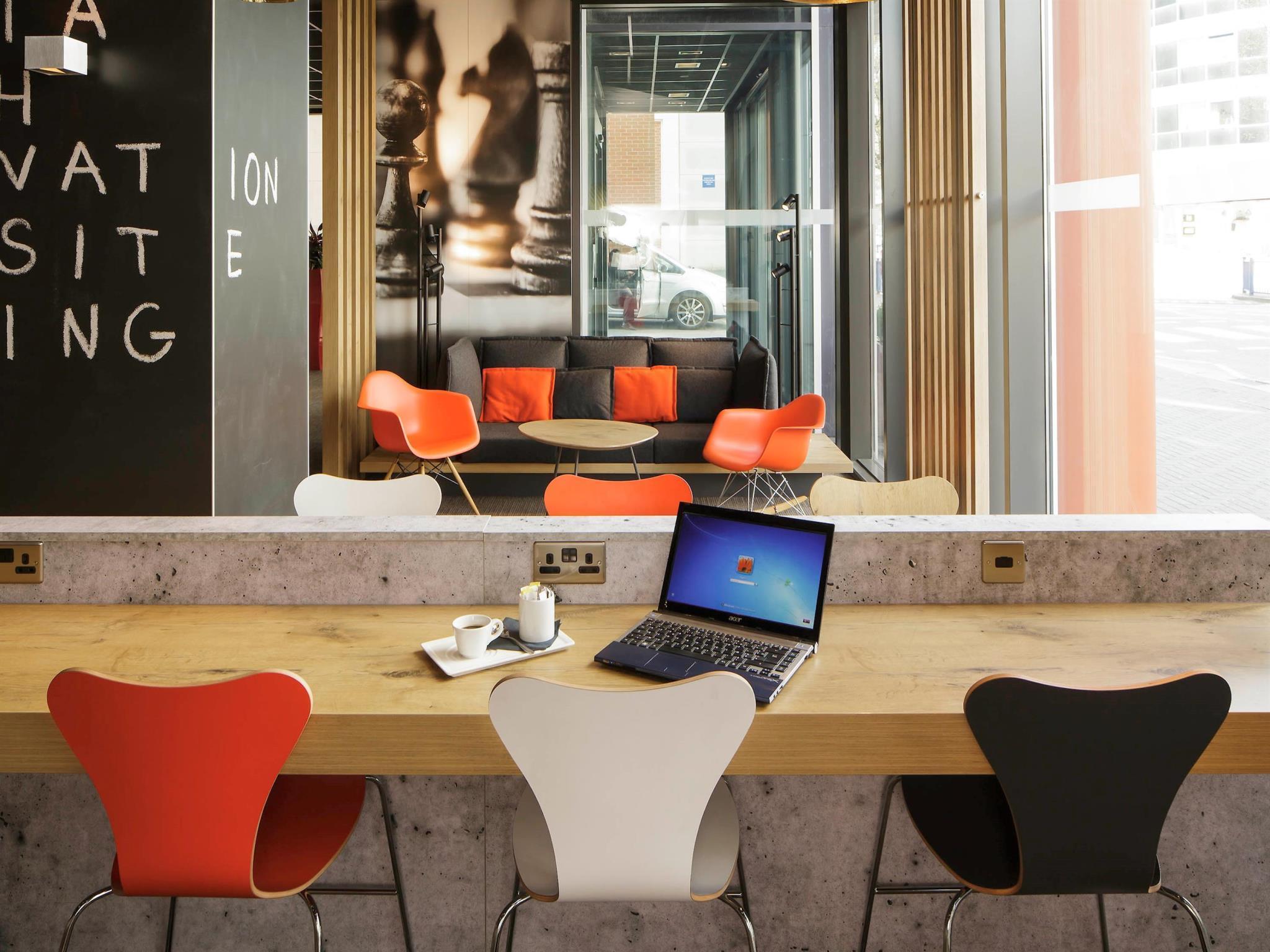 Готель Ibis London Excel-Docklands Екстер'єр фото